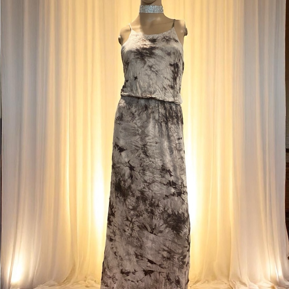 Elegant Tie-Dye Maxi Dress